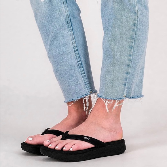 Reef Shoes - NWT Reef Women's Cushion Cloud Flip-Flop Sz 9